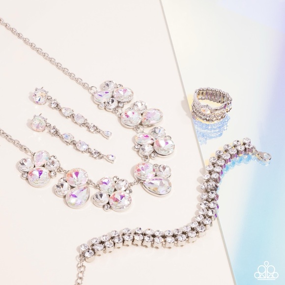 Paparazzi jewelry fashion fix sets. You get 4 beautiful pieces that compliments. - Picture 4 of 5